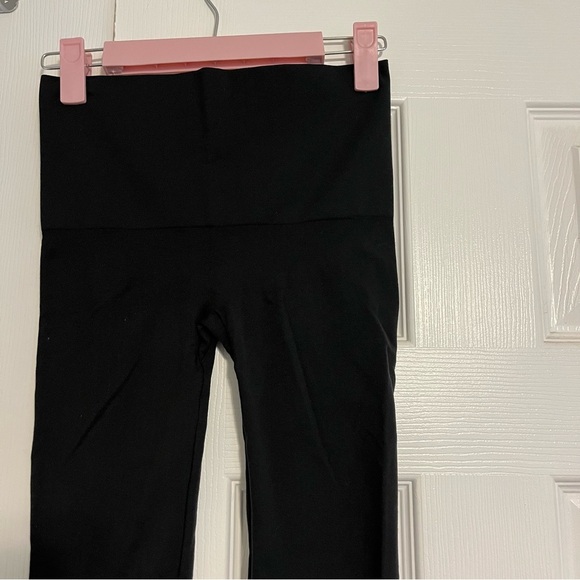 ASSETS by SPANX Women's High-Waist Seamless Leggings - Picture 4 of 10